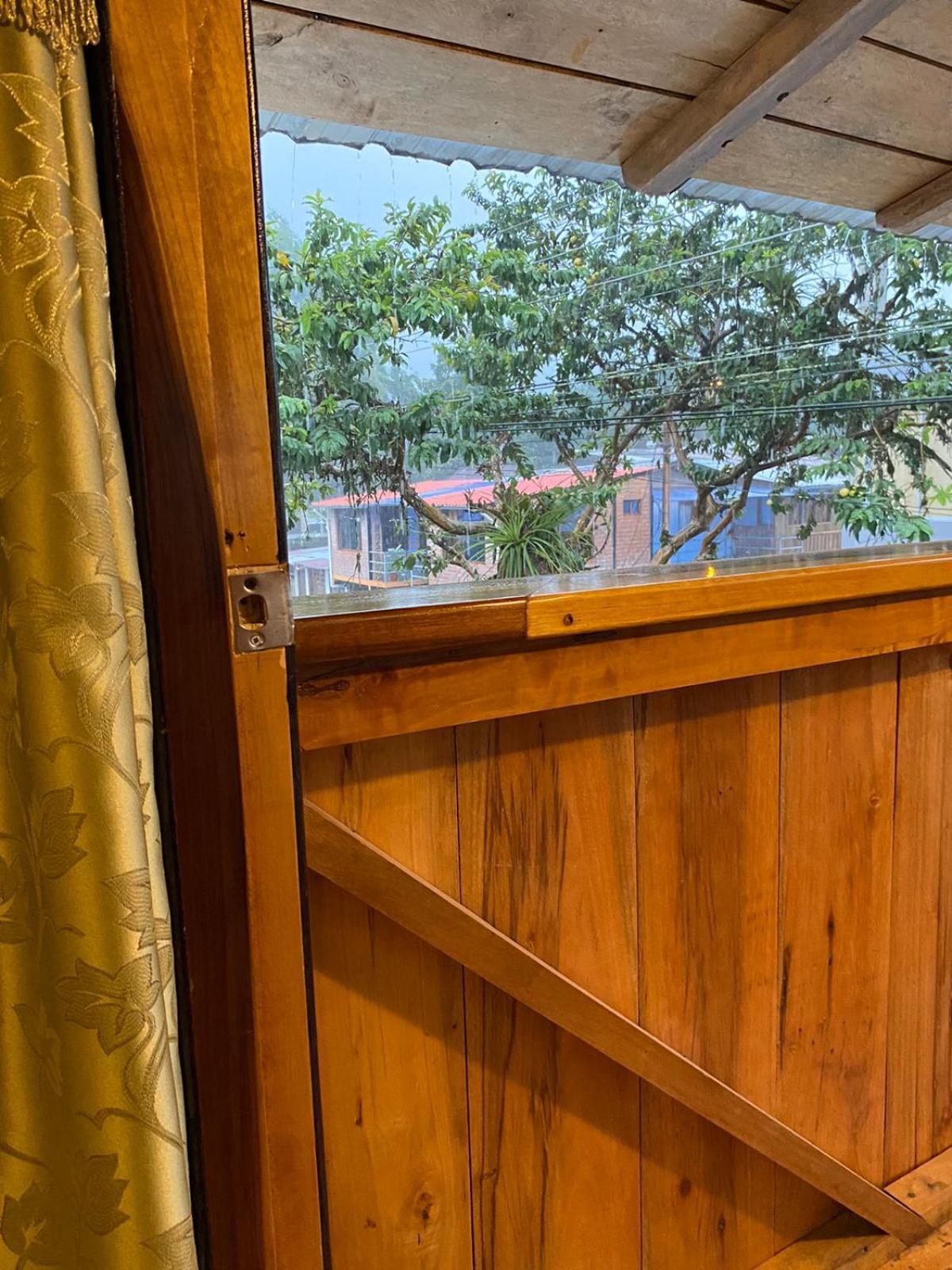 Guayabo Hostal Mindo Buitenkant foto